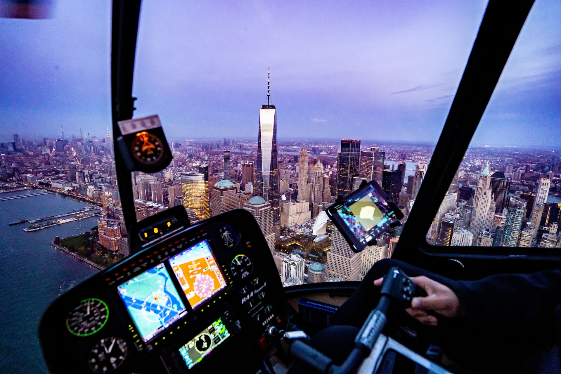 Couple's Private Scenic NYC Helicopter Charter from Manhattan with Champagne Toast