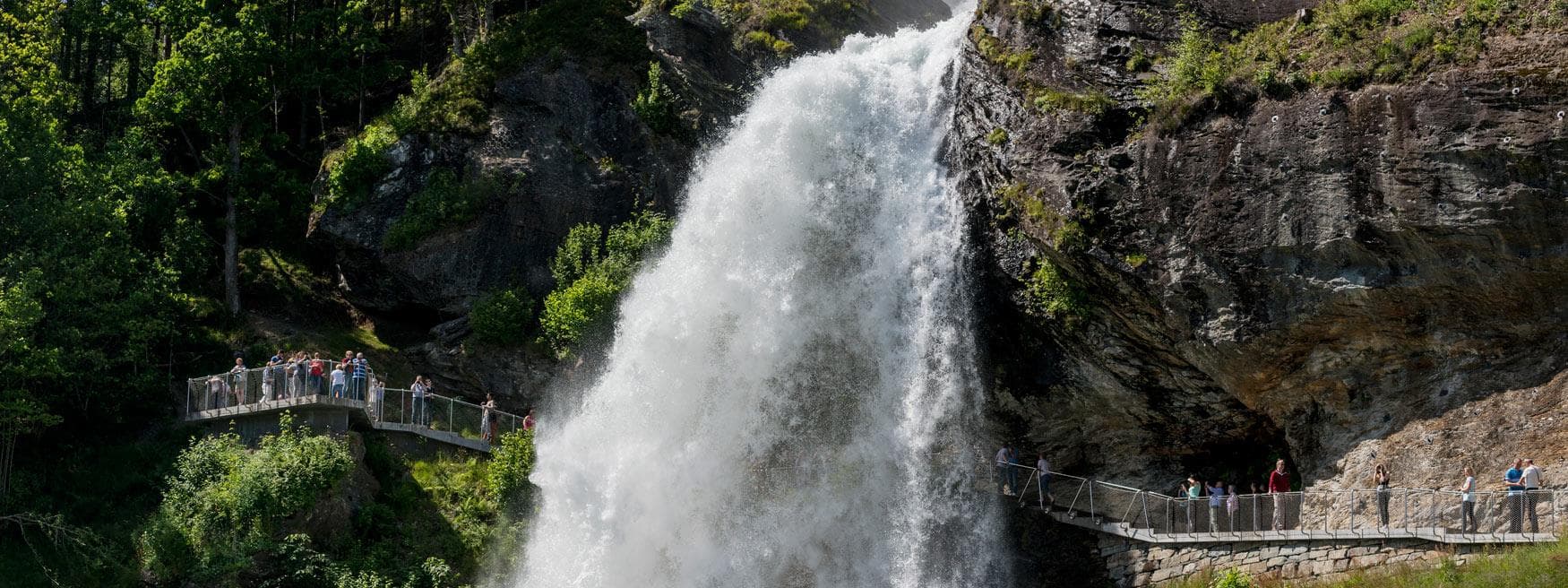 Private guided tour - Hardangerfjord, Voss Gondola & 4 Great Waterfalls