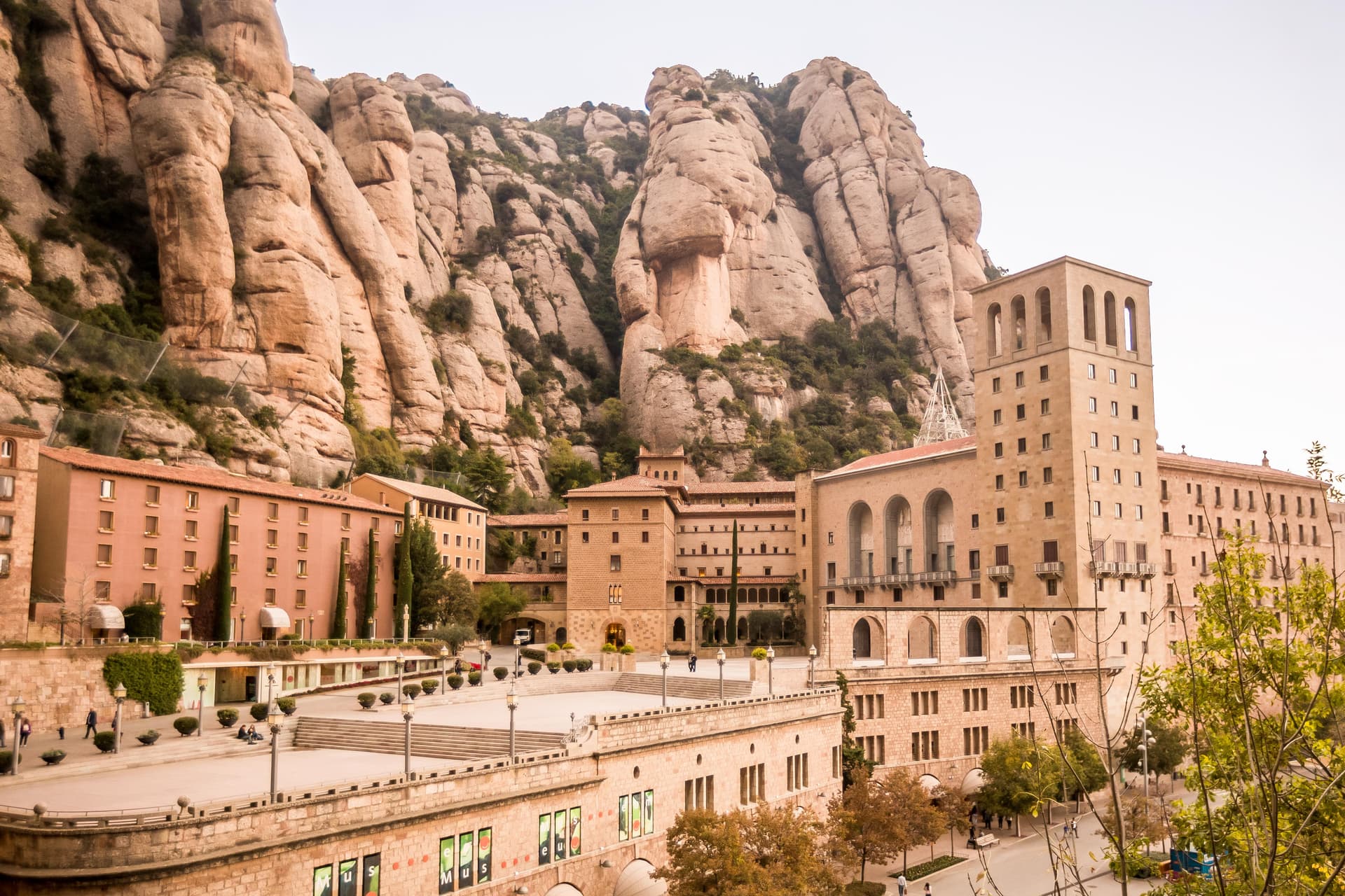 Late-start Montserrat, Food & Wine with Cogwheel Train