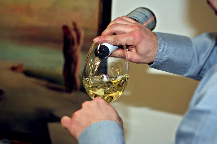 Malbec Wine and Urban Art Experience Tour in Buenos Aires