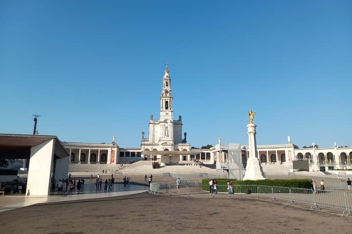 Private Tour - Religious Fatima, Nazare and Fortified Obidos