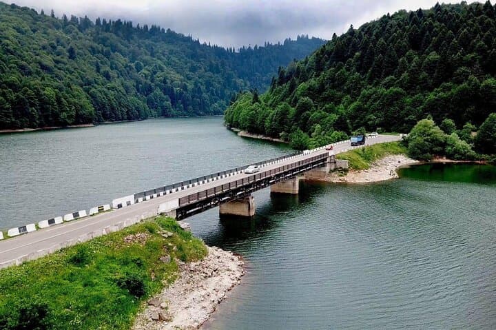 2 Days Private Tour to Shaori Lake and Khvanchkara Cellar in Racha