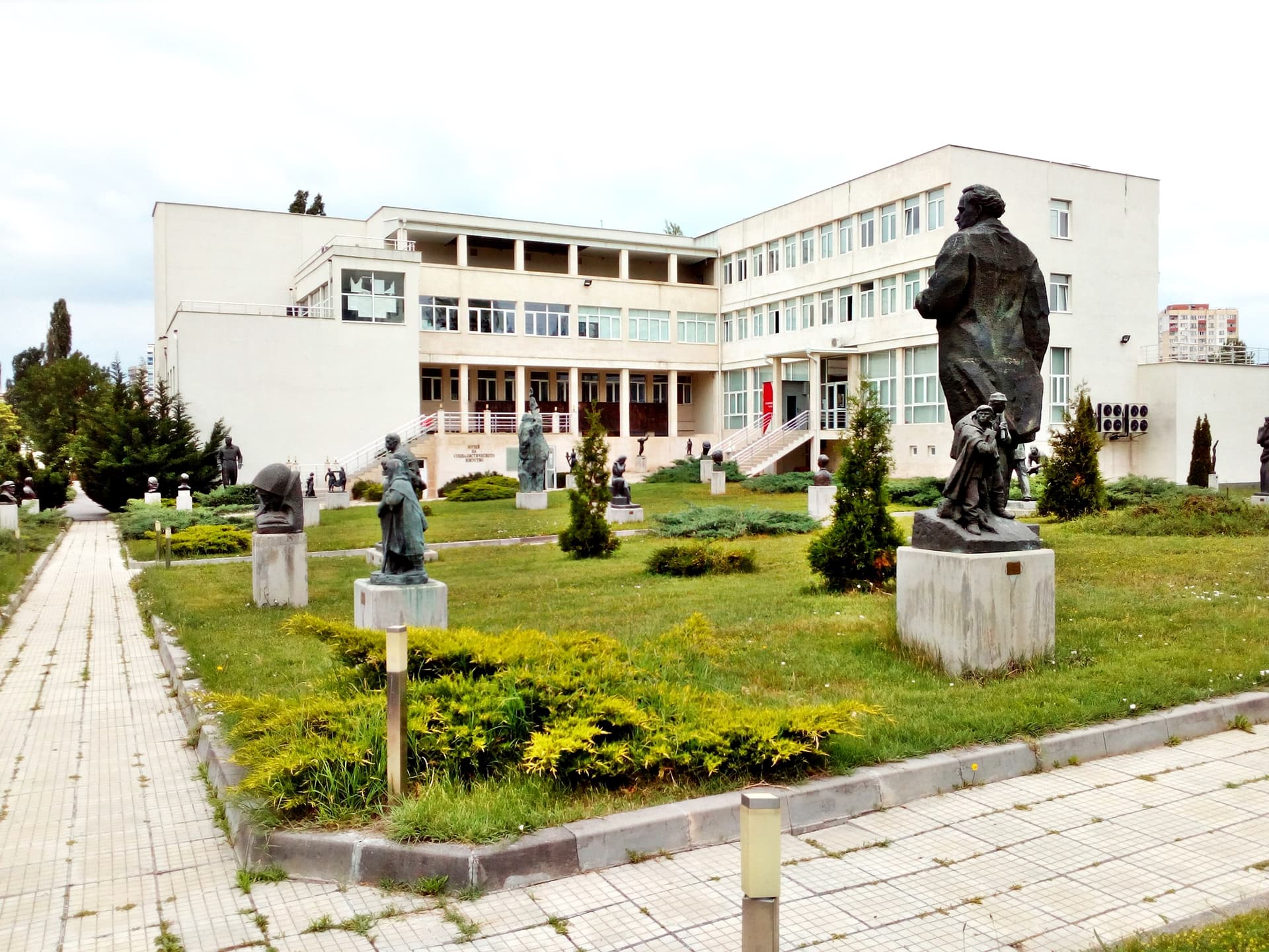 Self-guided Tour in the Museum of Socialist Art