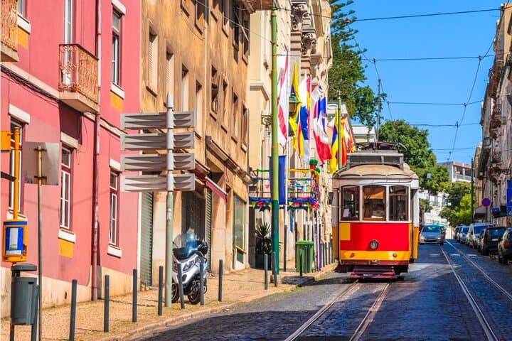 Lisbon: Mysteries of Alfama Exploration Game