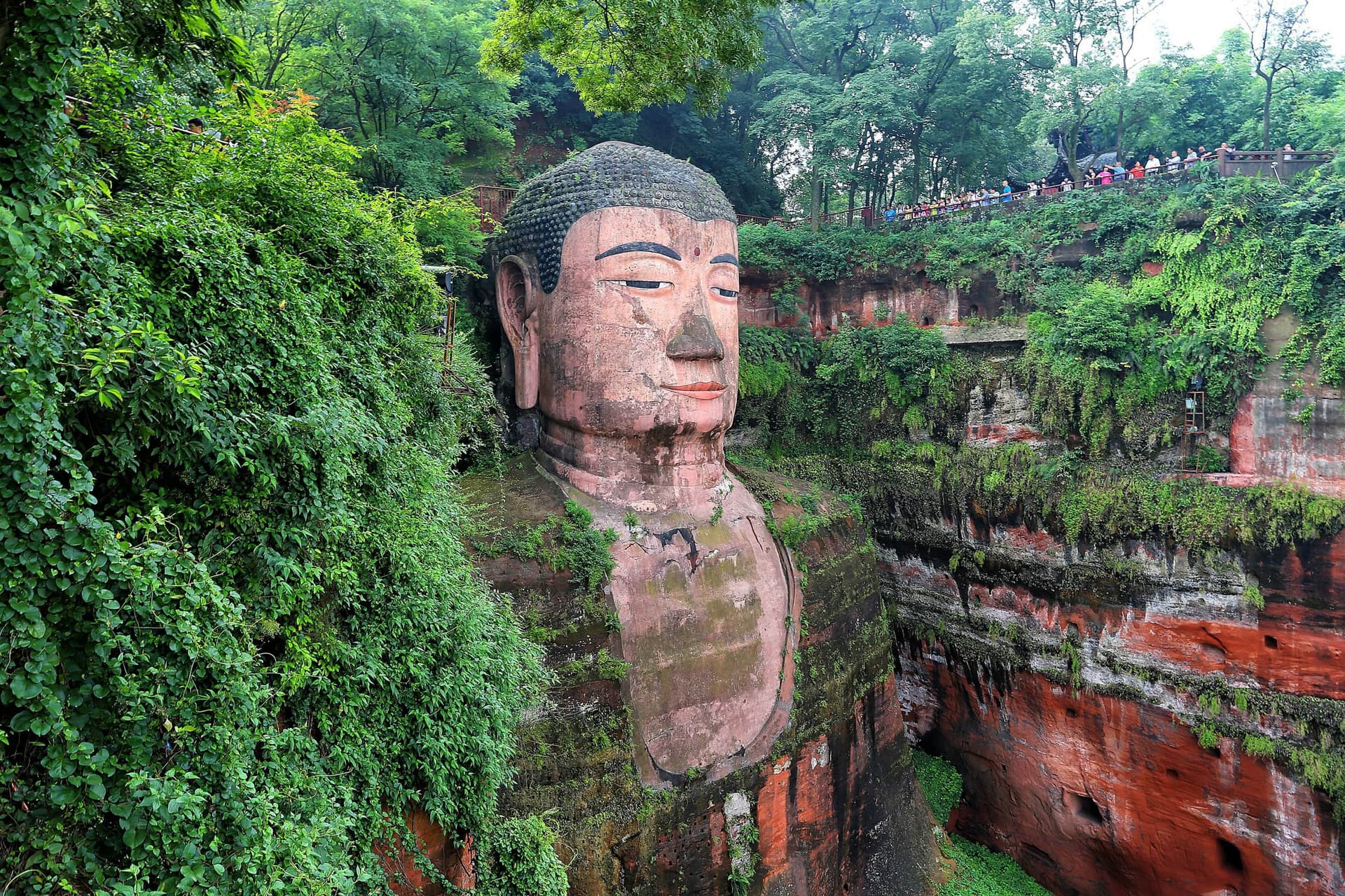 Private Day Trip: Chengdu to Leshan and Luocheng by Train 
