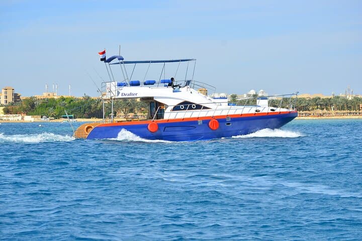 8-Hour Private Boat Charter Exclusive & Lunch Transfer -Hurghada
