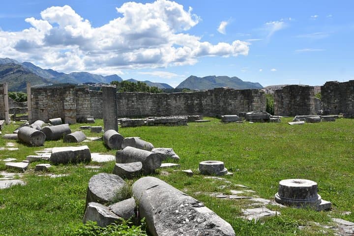 Salona Klis and Trogir Full Day Tour from Split