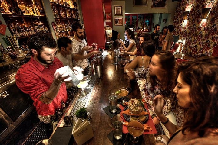 Athens by Night: Small Group Sightseeing with Drinks and Food Tasting