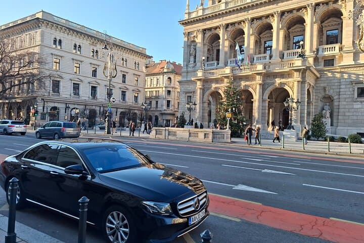 Budapest Private City Tour by car in 2 hours