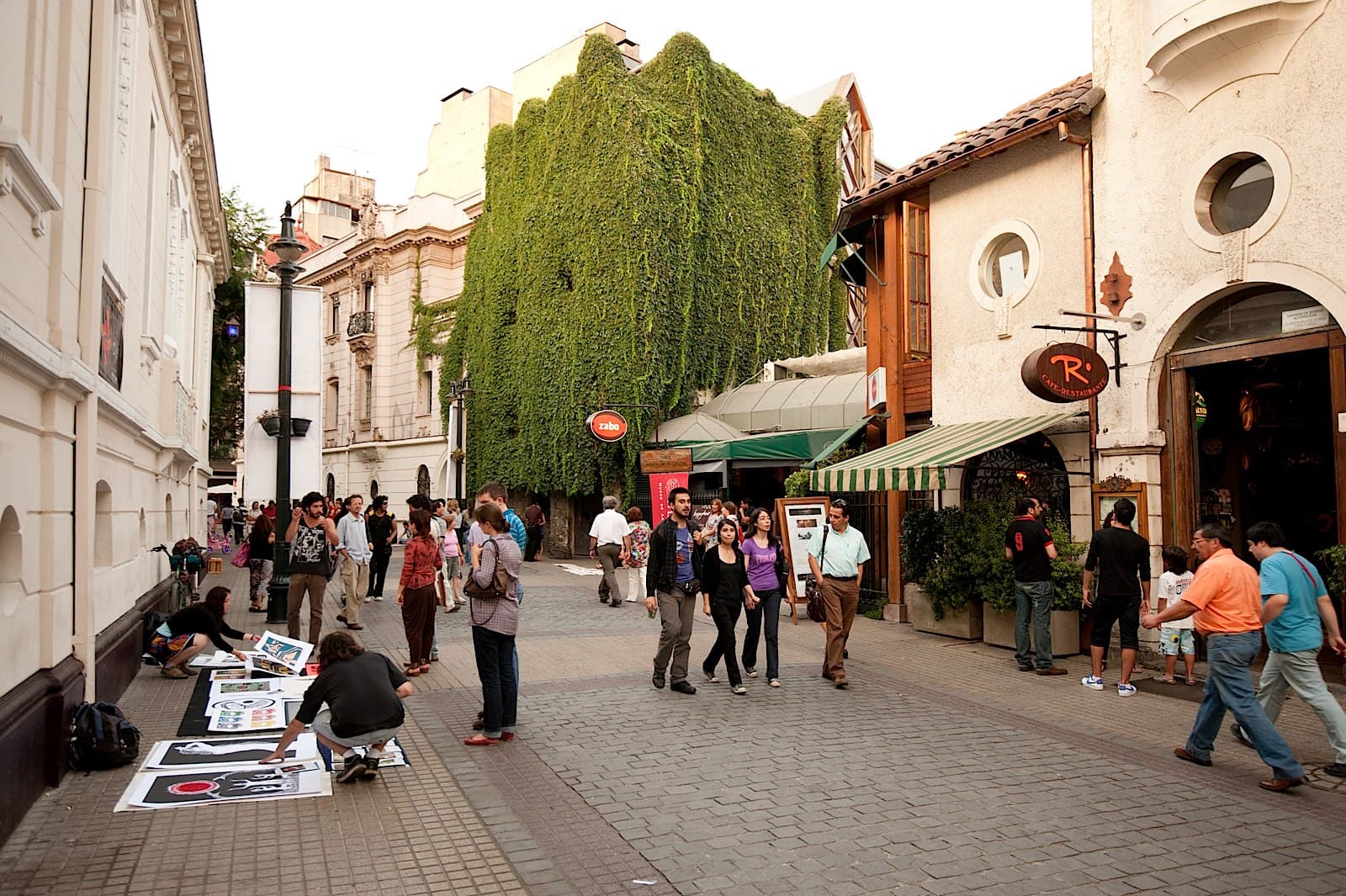 Santiago Private walking tour with lunch 