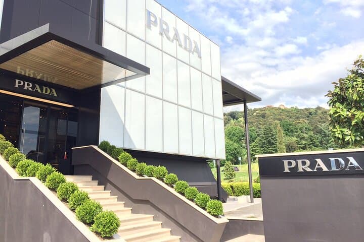 Private Full-Day Shopping Tour: The Mall GUCCI and Spaces PRADA Outlet	