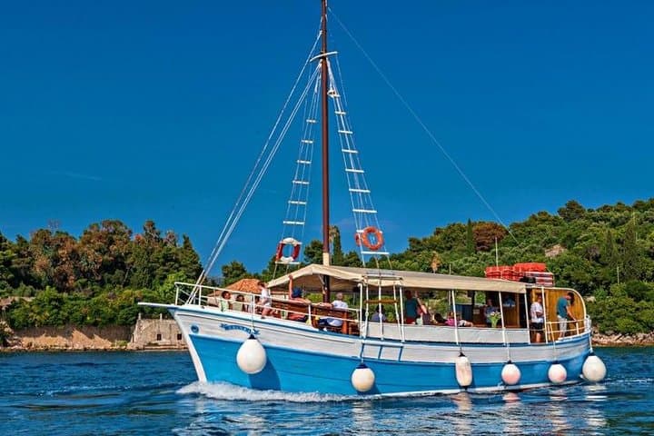 Rent a Traditional Wooden Boat (up to 64 pax)