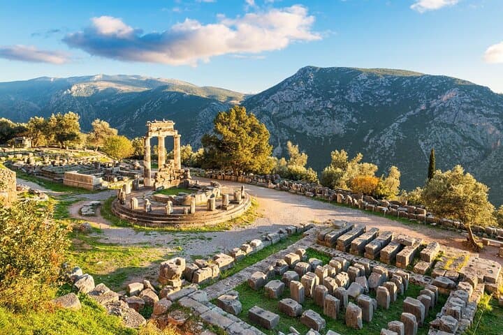 Full-Day Tour to Delphi and Korikion Antron Cave