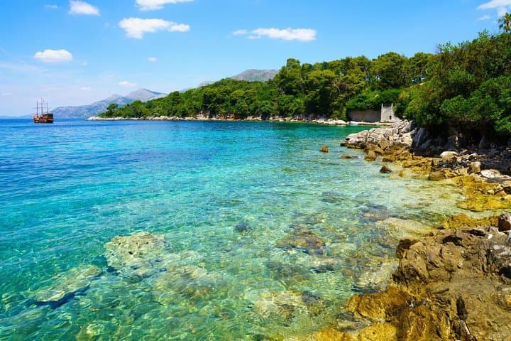 Have great fun on this Elaphiti Islands tour for 12 people - 4 or 8 hours 