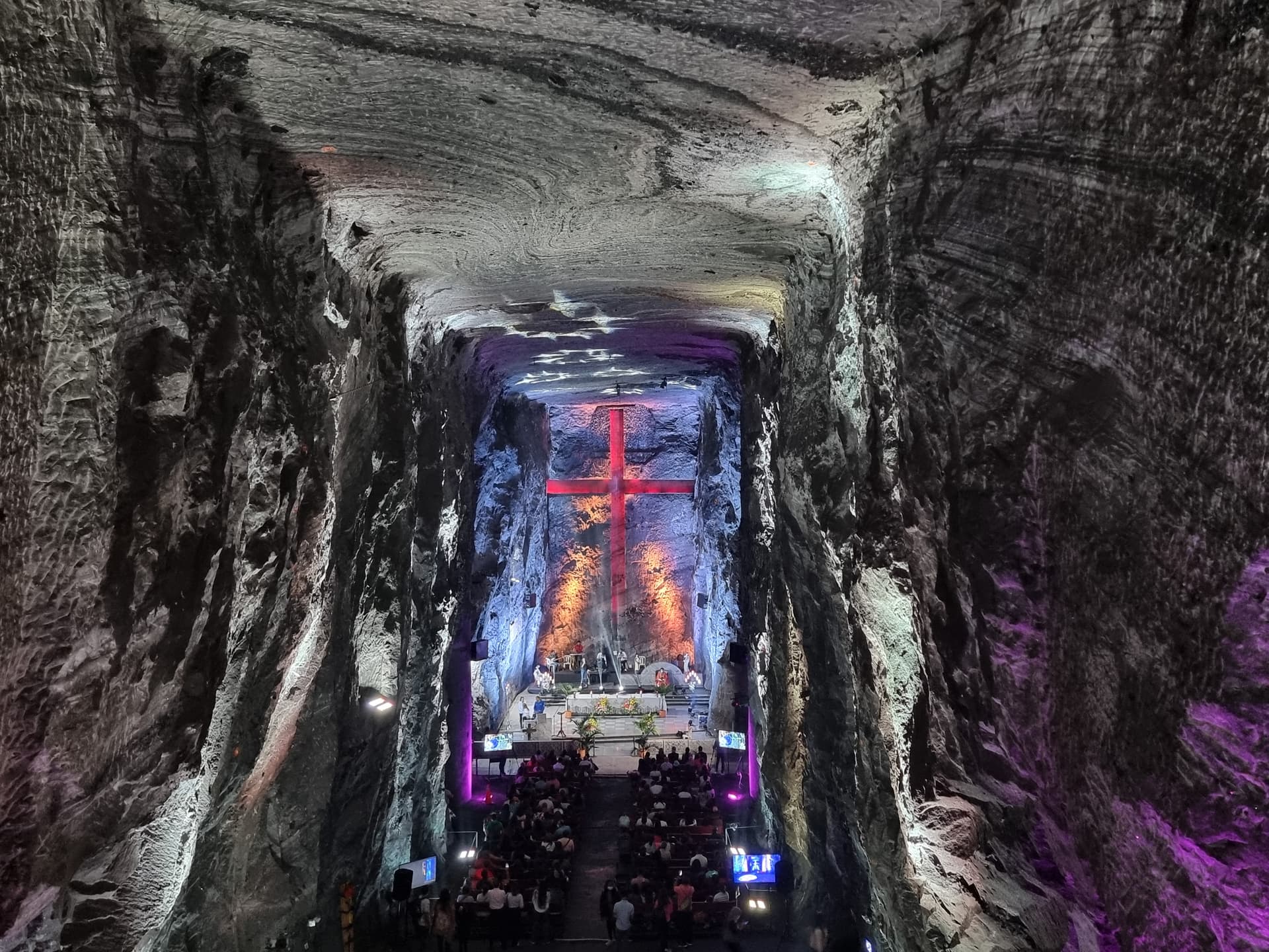 Tour a la Catedral de Sal de Zipaquirá desde Bogotá con Almuerzo y Guia