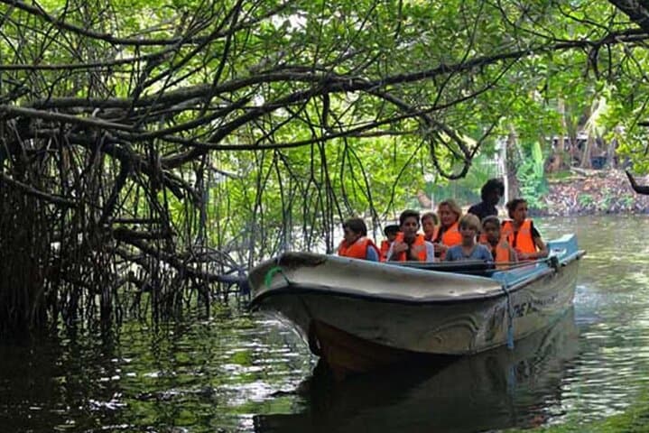 05 Day Tour From Galle To Explore Beach and boat Rides