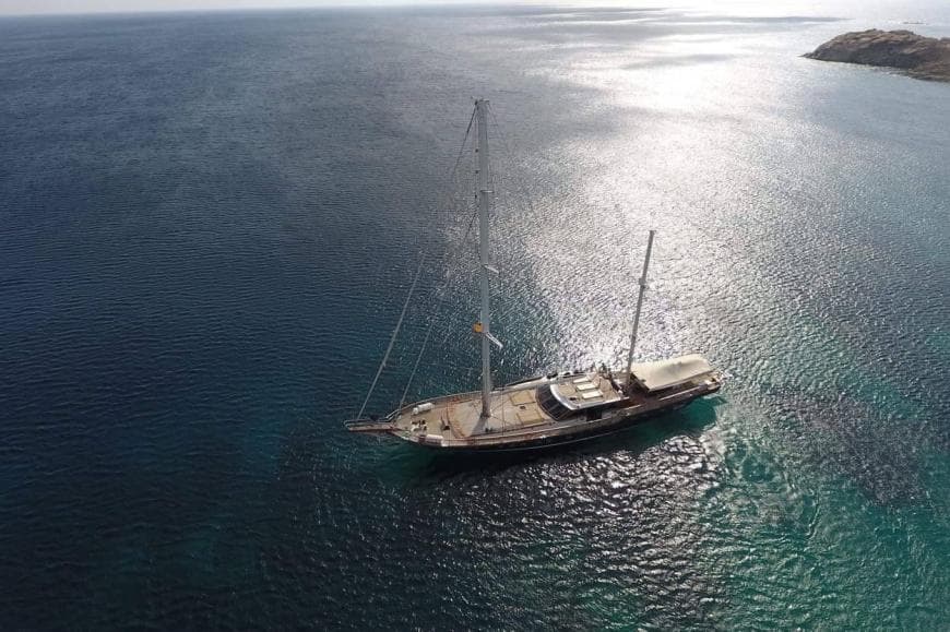 Semi-Private Sailing Yacht Cruise to Rhenia Island & Guided Tour of Delos 