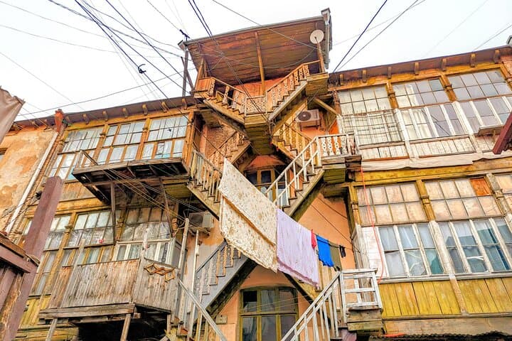 Alternative walking tour New Tiflis and backstreets