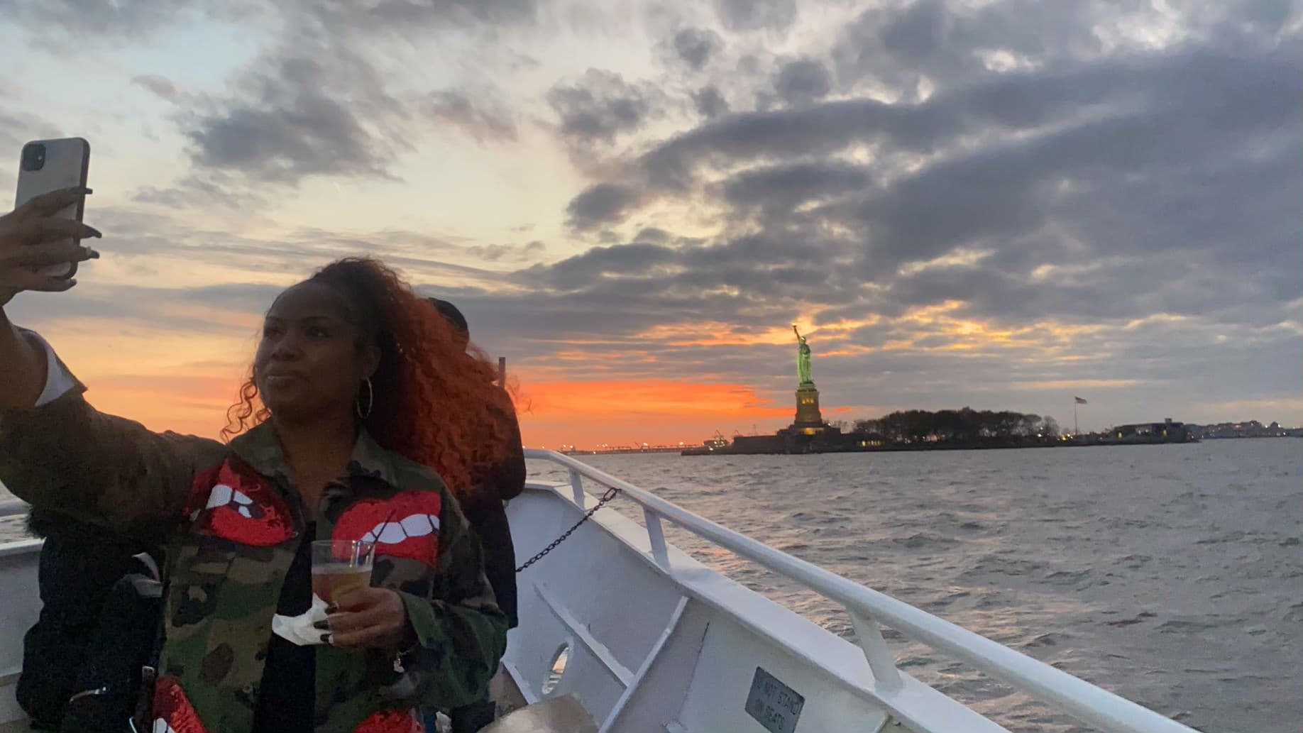 New York: Statue of Liberty and Ellis Island Sunset Cruise