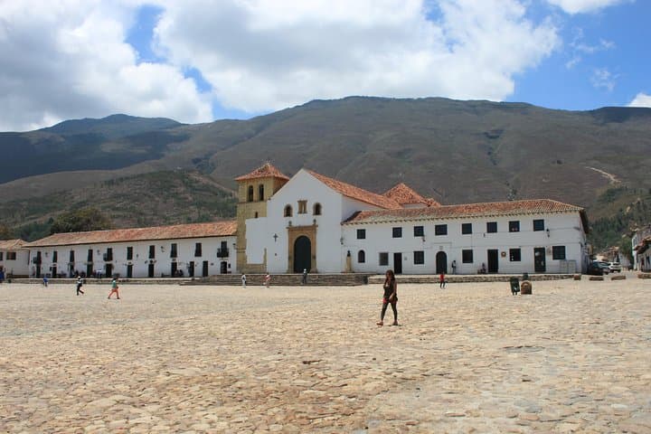 Tour a Villa de Leyva en 1 día desde Bogotá – Historia, Cultura y Paisajes