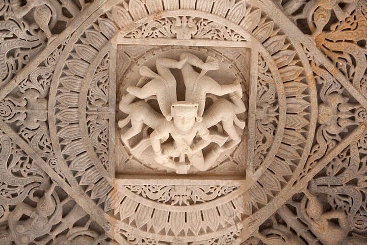 A Day Trip of Ranakpur Temple & Kumbhalgarh Fort from Udaipur 