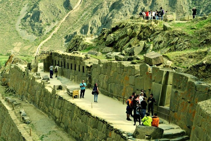 Sacred Valley and Machu Picchu 2-Day Tour