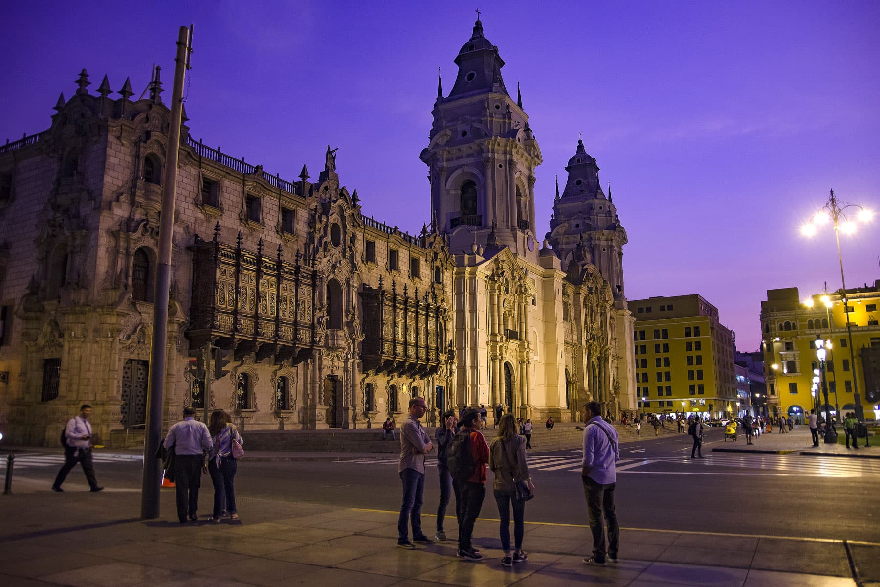 Street Food and Old Taverns Night Tour in Lima's Historic Center