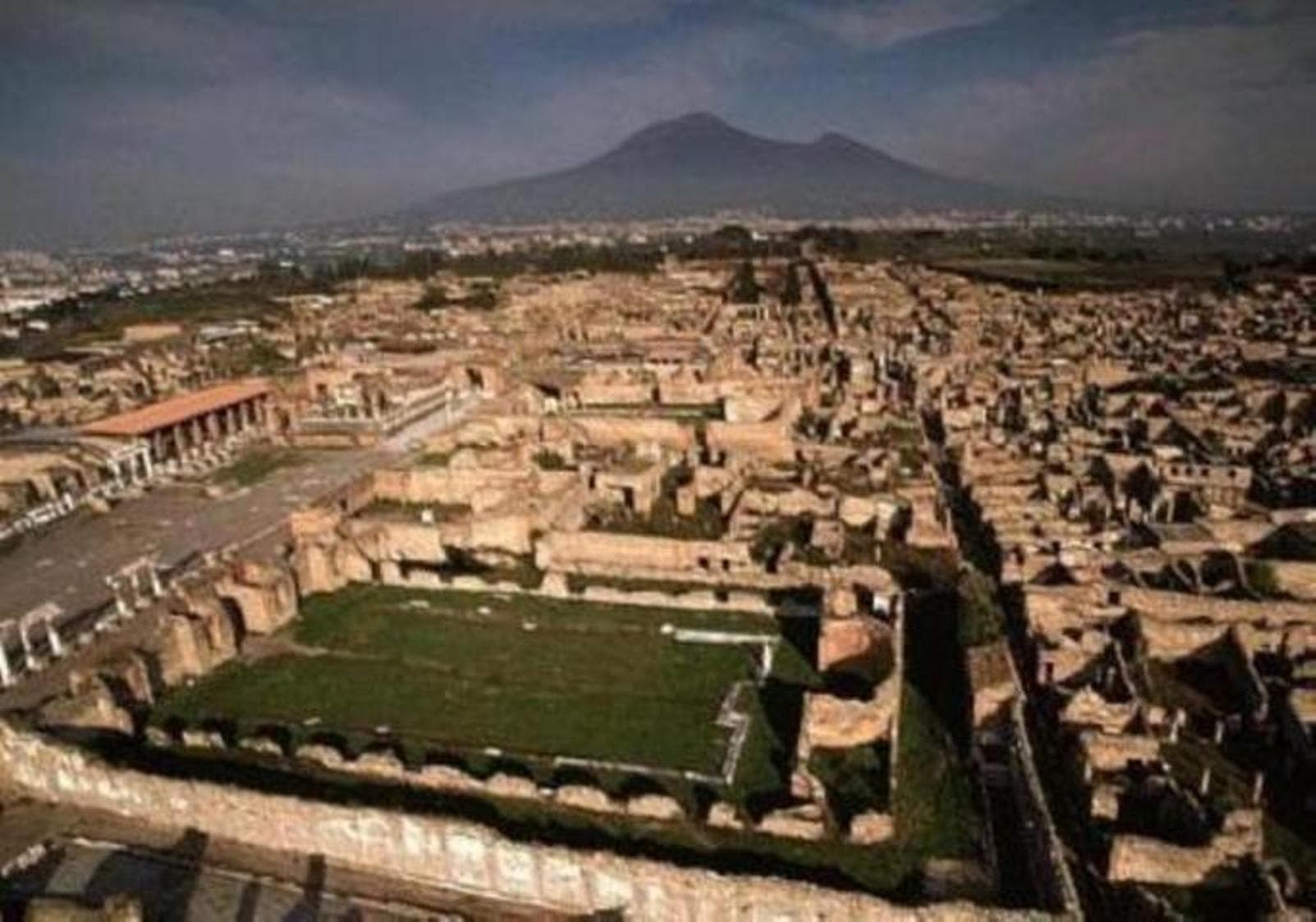 Private Full-Day Tour to Pompeii and Mt. Vesuvius with Winery Visit