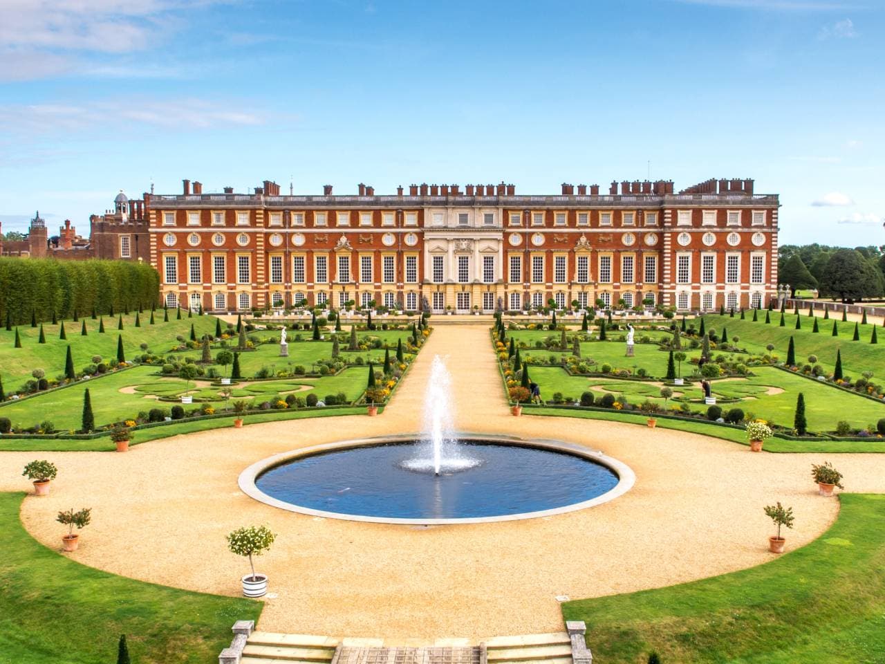 Windsor Castle & Hampton Court Day Trip from London with Entrances