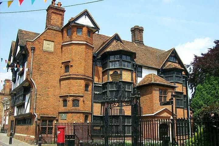 Charles Dickens Full-Day Private Tour in Rochester