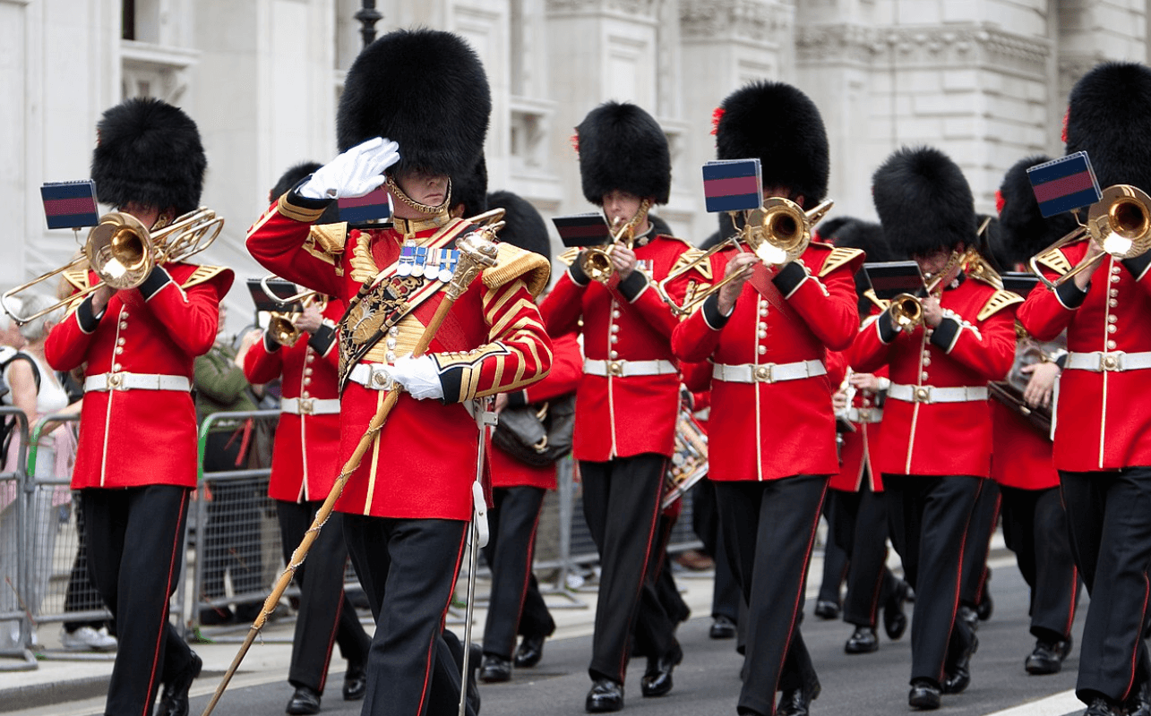 Changing of the Guard Walking Tour in London