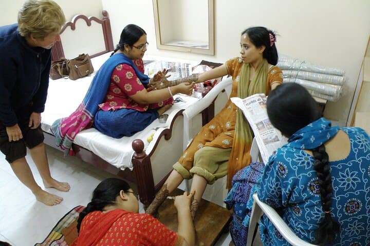 Immersive Henna Experience in Jodhpur with Meal