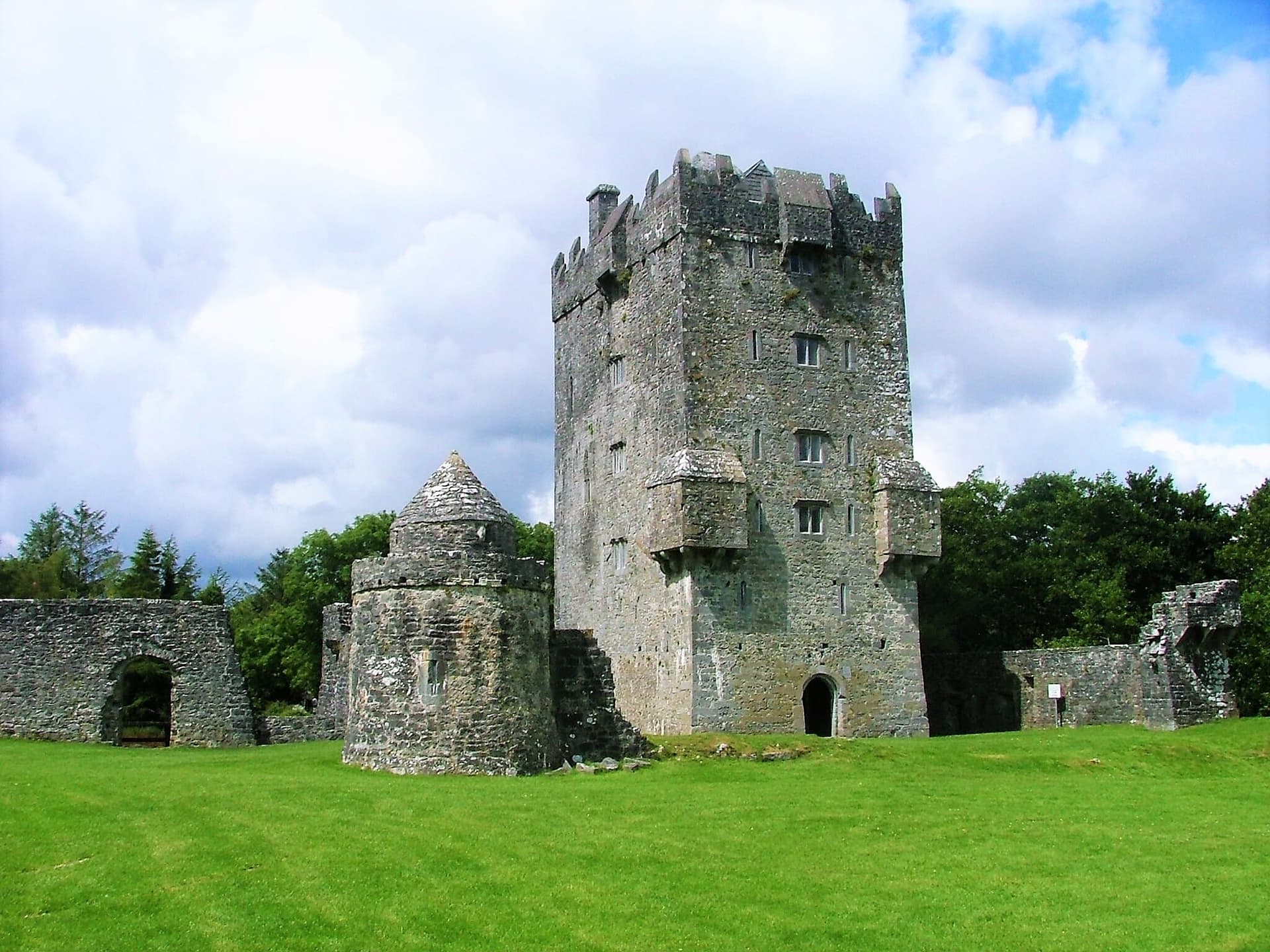Castles of Connemara Tour Departing from Galway City. Private Guided.