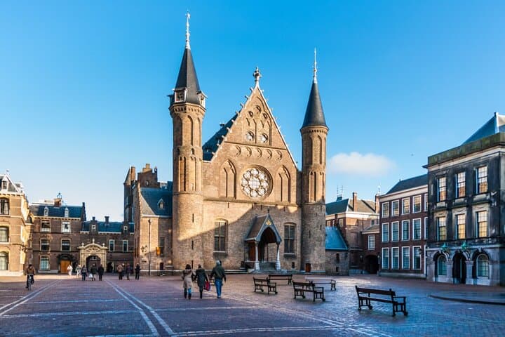 Self-Guided Heart of The Hague Exploration Game