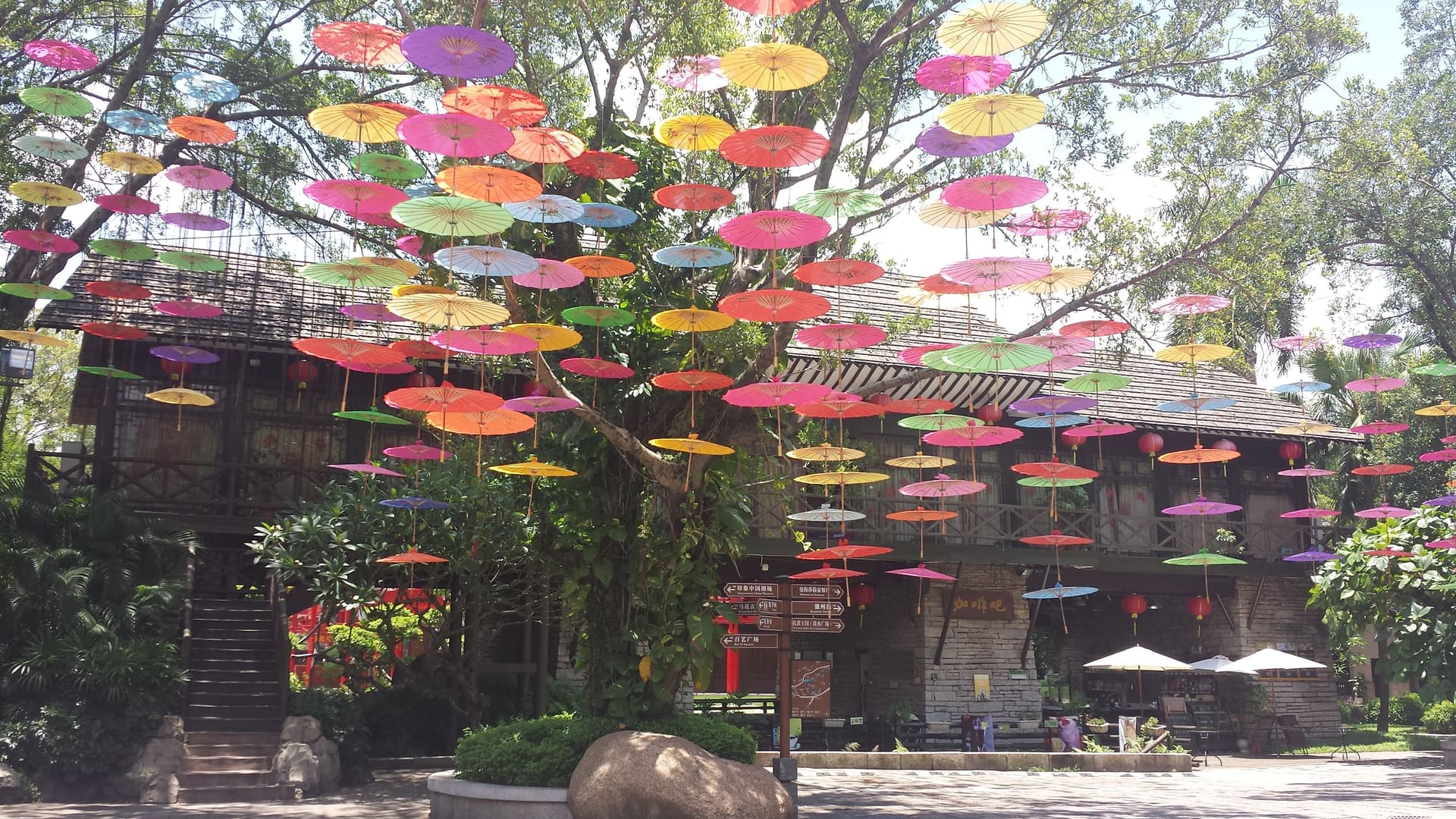 Private Tour of China Folk Culture Village & Dafen Village