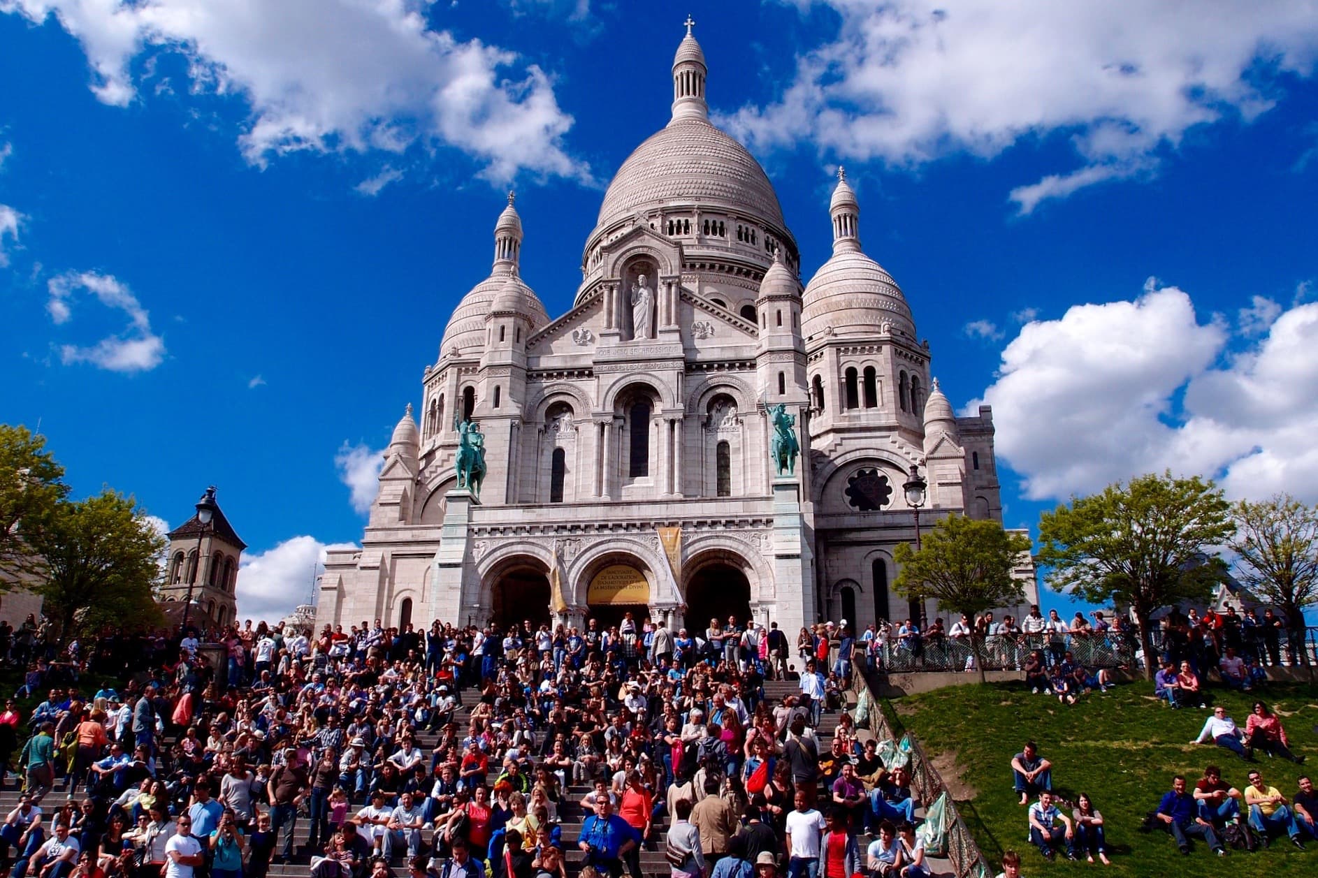 Paris Private Foody City Tour by Minivan