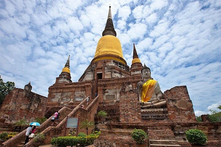 Private: Maeklong Railway Market and Ayutthaya Full Day Tour