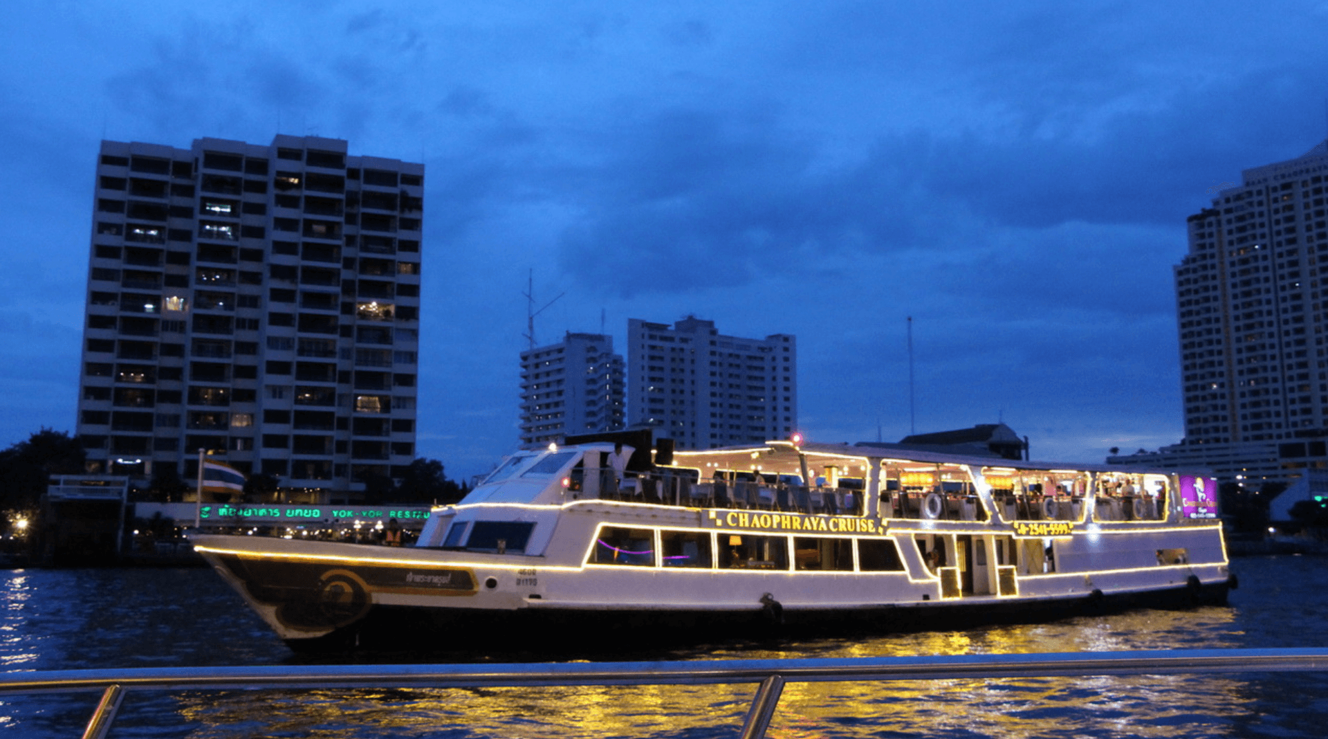 Chaophraya Cruise - Amazing Dinner Cruise